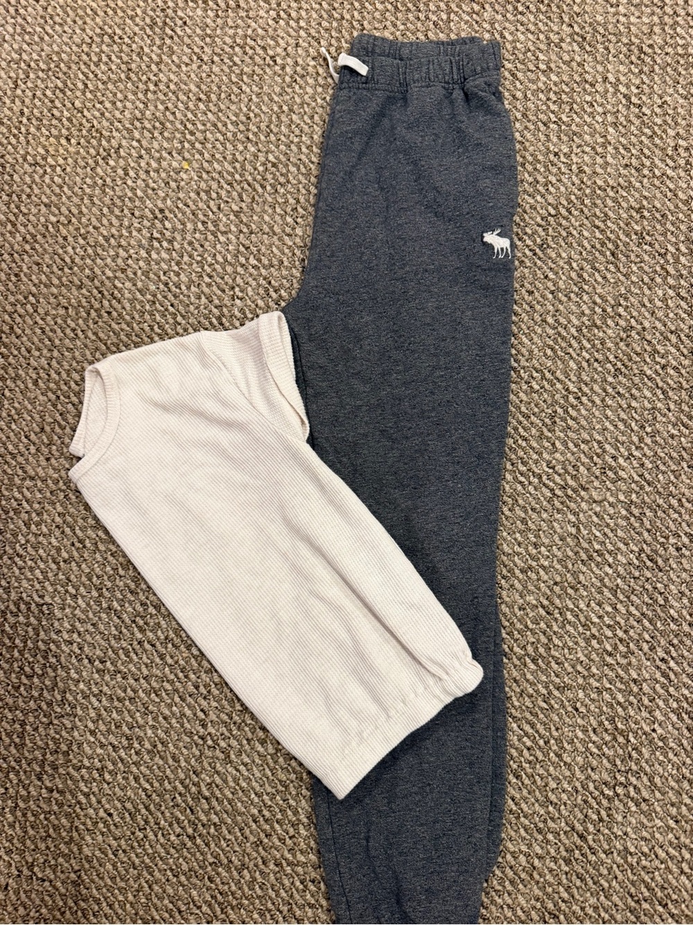 New Abercrombie Kids Jogger Pants & Cream Shirt size 10/12